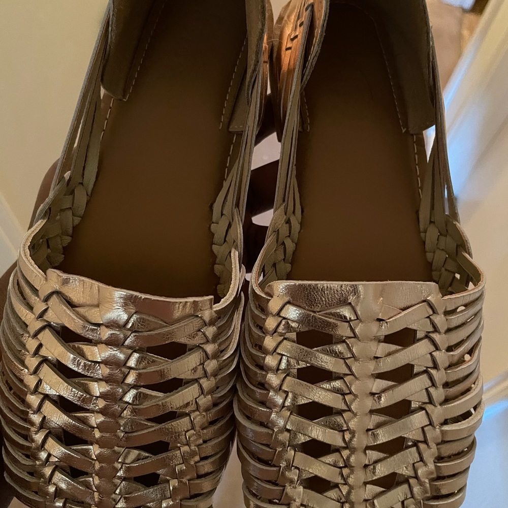 Beautiful gold sandals (runs small)